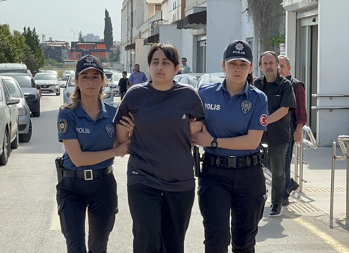 Adana\'da bir dergi binasında iki kadını bıçaklayan şüpheli tutuklandı