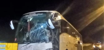 Aksaray'da Yolcu Otobüsü ile Tırın Çarpıştığı Kazada 3 Kişi Yaralandı