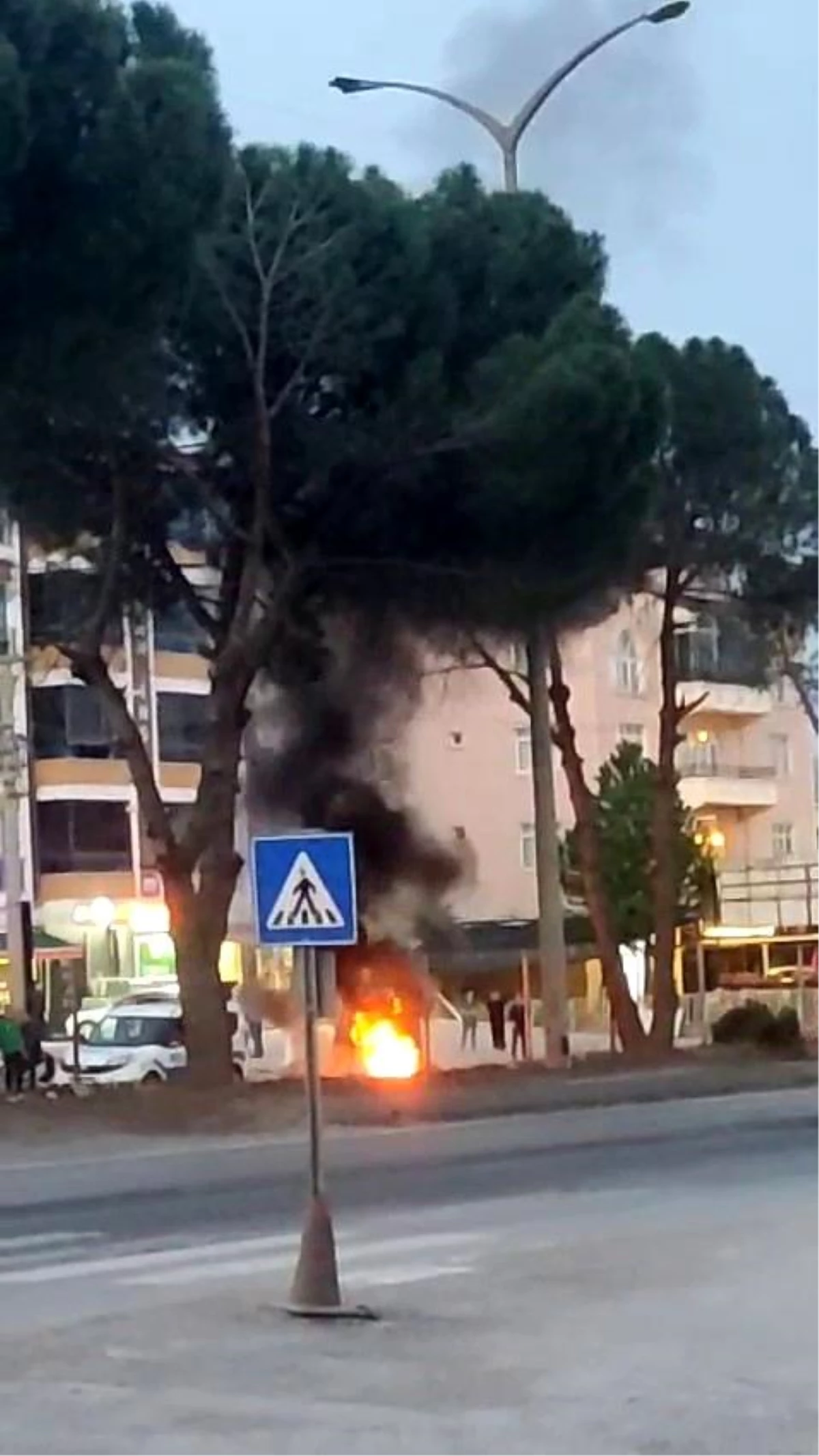 Çorum\'un Osmancık İlçesi\'nde Aydınlatma Lambası Alev Aldı