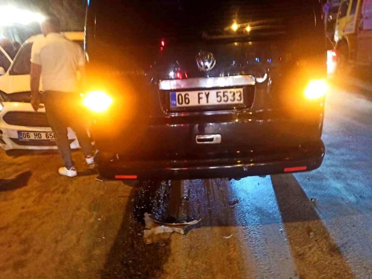 Ankara\'da Alkollü Sürücüden Trafik Kazası: 3 Kişi Yaralandı