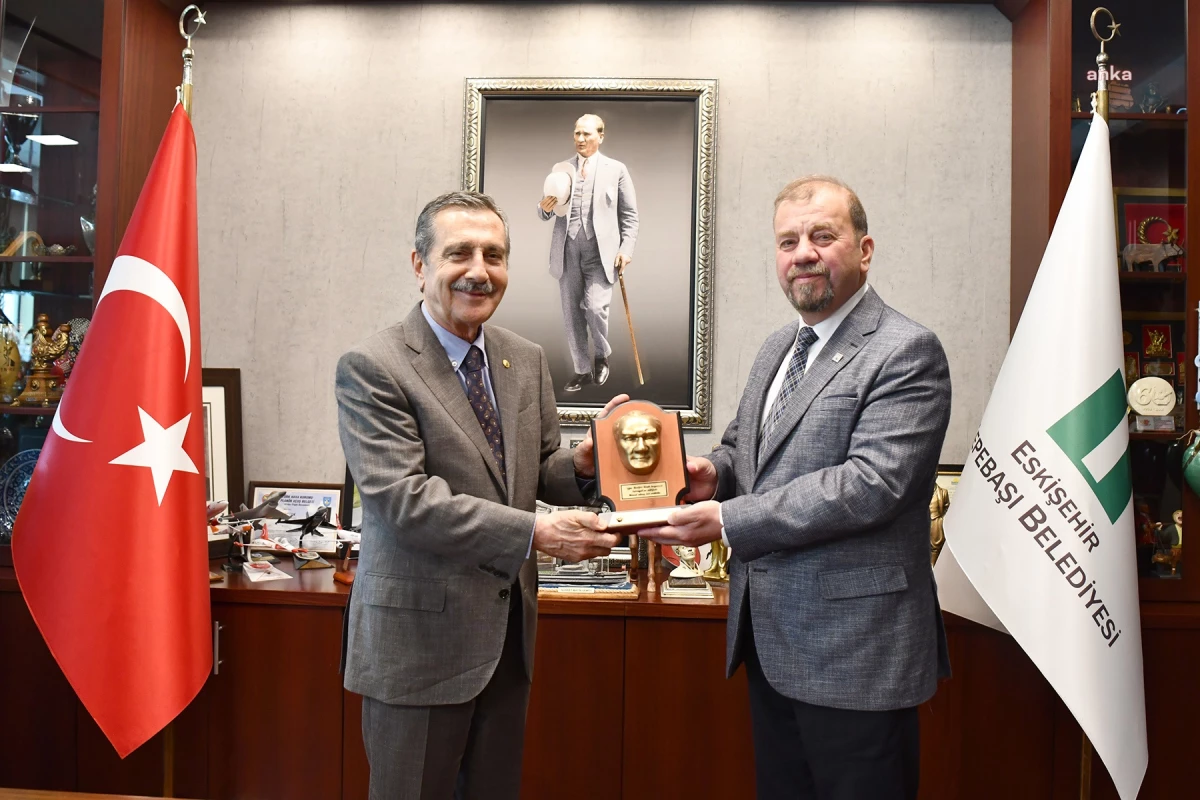 Tepebaşı Belediye Başkanı Ahmet Ataç, Atatürkçü Düşünce Derneği Başkanı Cihan Taşer ile bir araya geldi