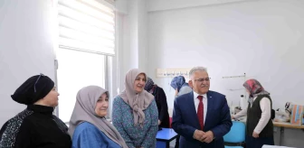 Başkan Büyükkılıç, Pınarbaşı'da KAYMEK kursiyerleri ve esnaflarla buluştu