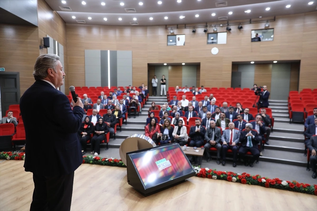 Melikgazi Belediye Başkanı Mustafa Palancıoğlu, seçilen muhtarlarla değerlendirme toplantısı yaptı