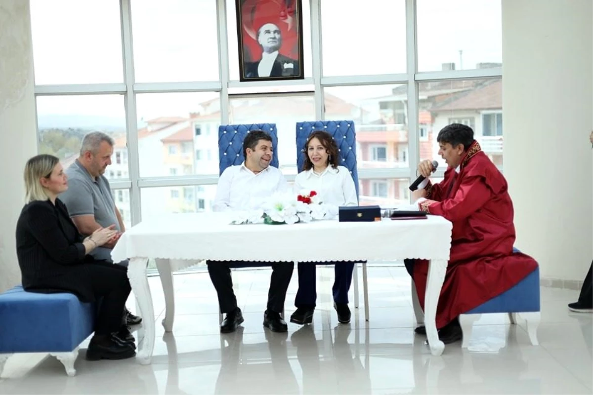 Bilecik\'in Söğüt ilçesinde Belediye Başkanı Ferhat Durgut ilk nikahını kıydı