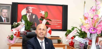 Olur Belediye Başkanı Vedat Ergün'ün makam odası çiçek bahçesini aratmıyor