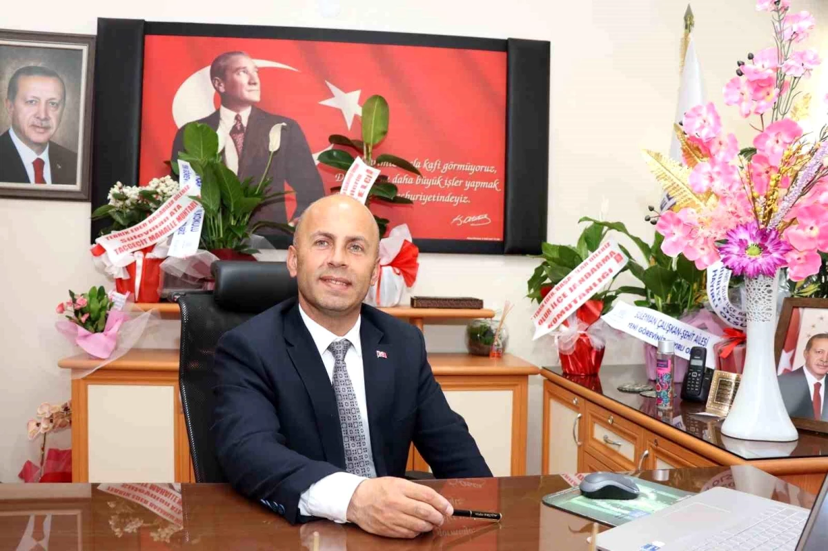 Olur Belediye Başkanı Vedat Ergün\'ün makam odası çiçek bahçesini aratmıyor