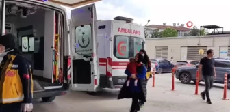 Bursa'da hafif ticari araç ile otomobil çarpıştı: 1'i çocuk 5 yaralı