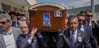 CHP Genel Başkanı Özgür Özel, Mehmet Levent Bayraktar'ın cenazesine katıldı