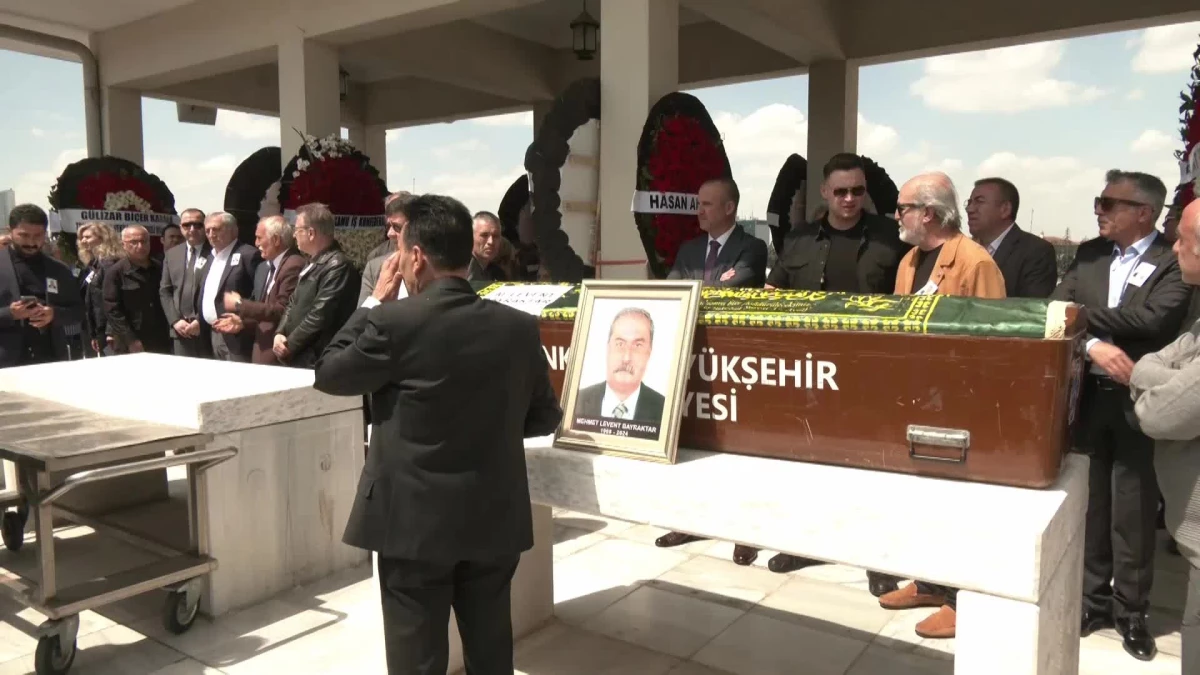 CHP\'nin eski TBMM Grup Amirliği Levent Bayraktar\'ın cenazesi toprağa verildi