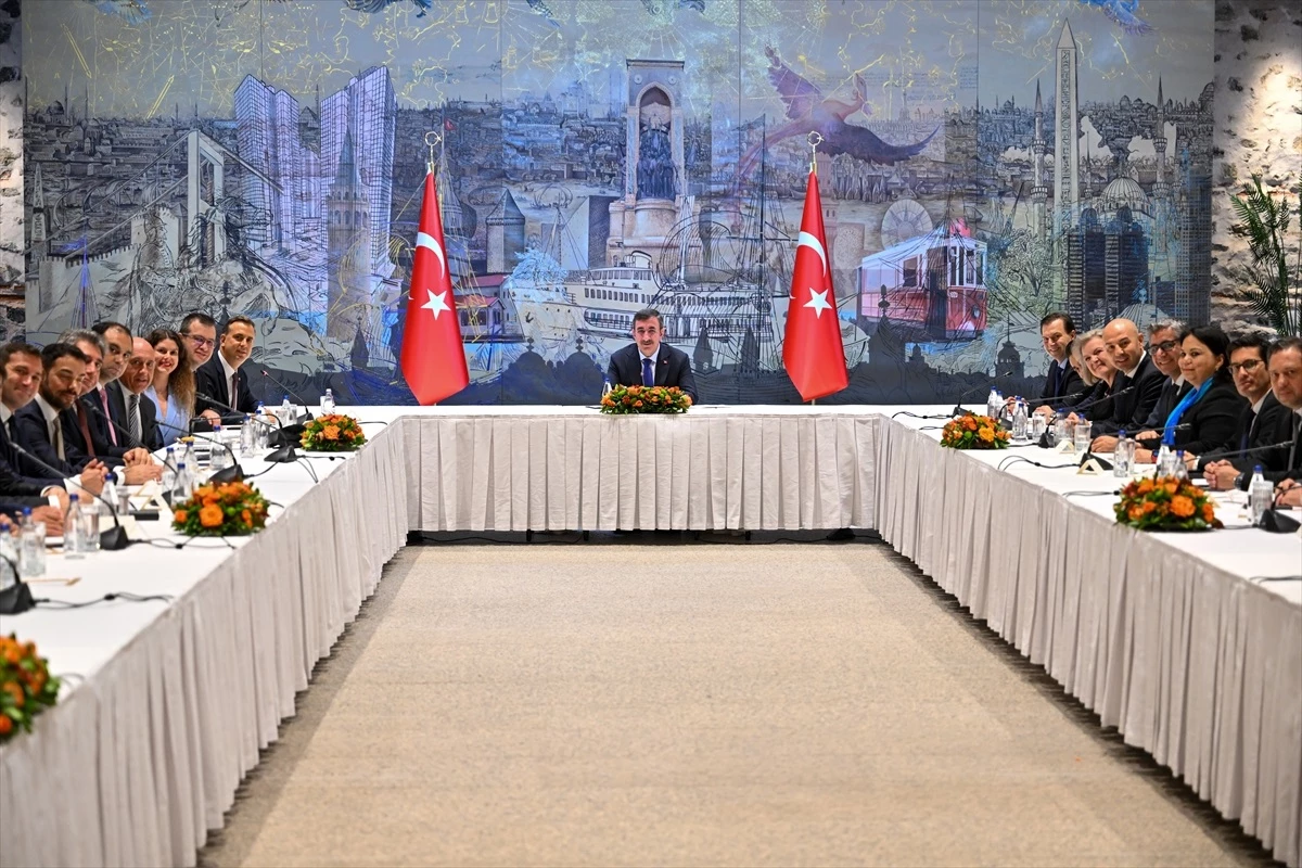 Cumhurbaşkanı Yardımcısı Cevdet Yılmaz, TAİK ve AmCham Türkiye Yönetim Kurulu Üyelerini Kabul Etti