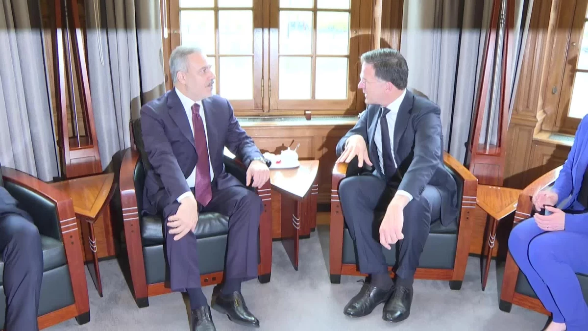 Dışişleri Bakanı Hakan Fidan, Hollanda Başbakanı Mark Rutte ile görüştü