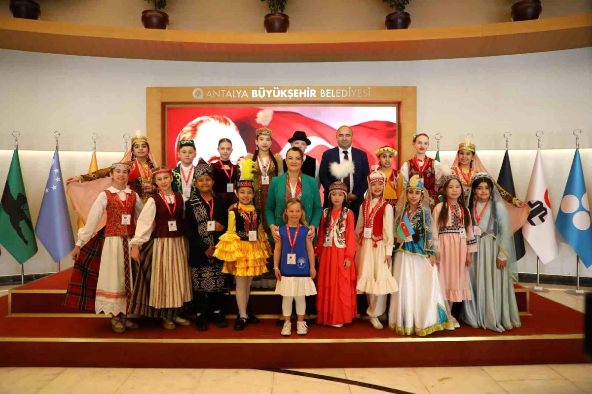 Antalya Büyükşehir Belediyesi Çocuk ve Uçurtma Şenliği\'ne Konuk Ülke Çocukları Ziyaret Etti