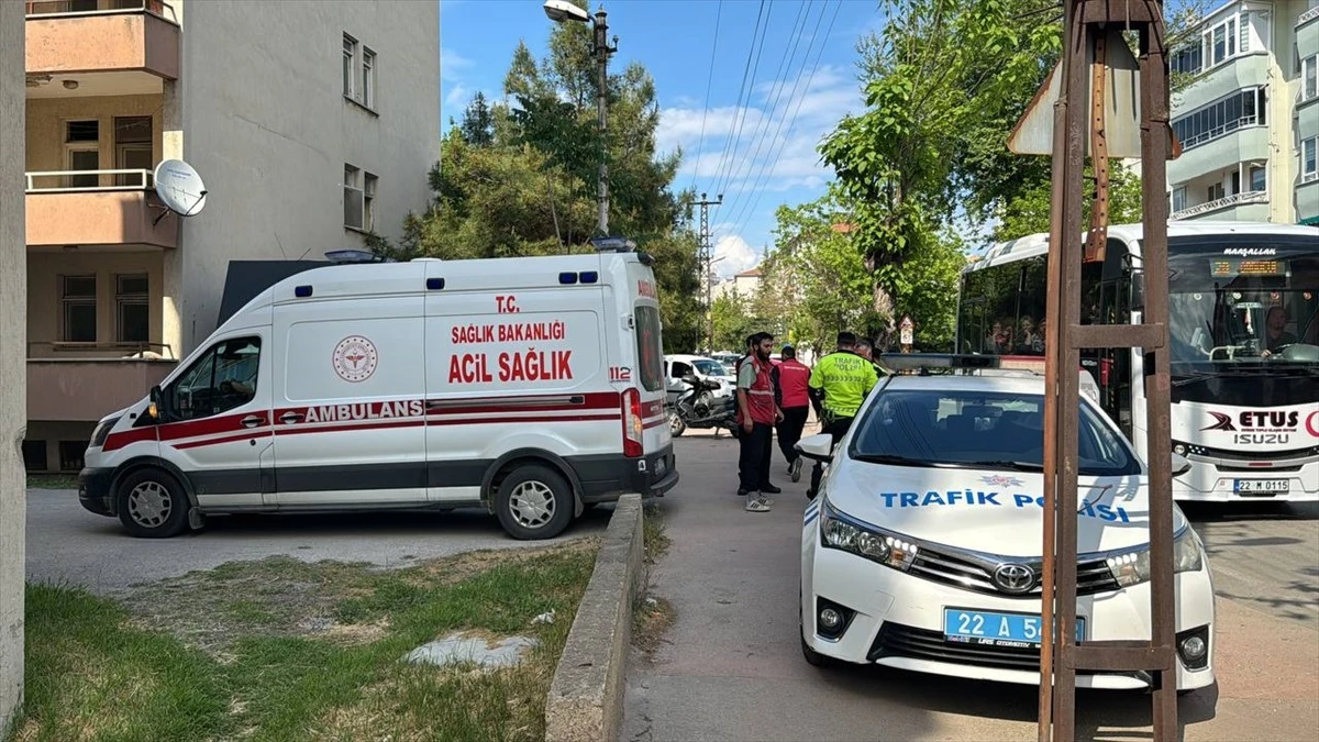 Edirne\'de motosikletin çarptığı anne ve kızı yaralandı