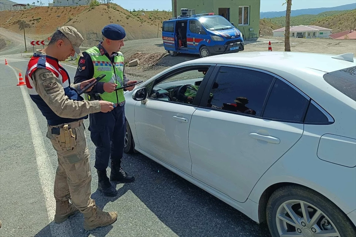 Elazığ\'da Huzurlu Sokaklar İçin Asayiş ve Narkotik Uygulaması