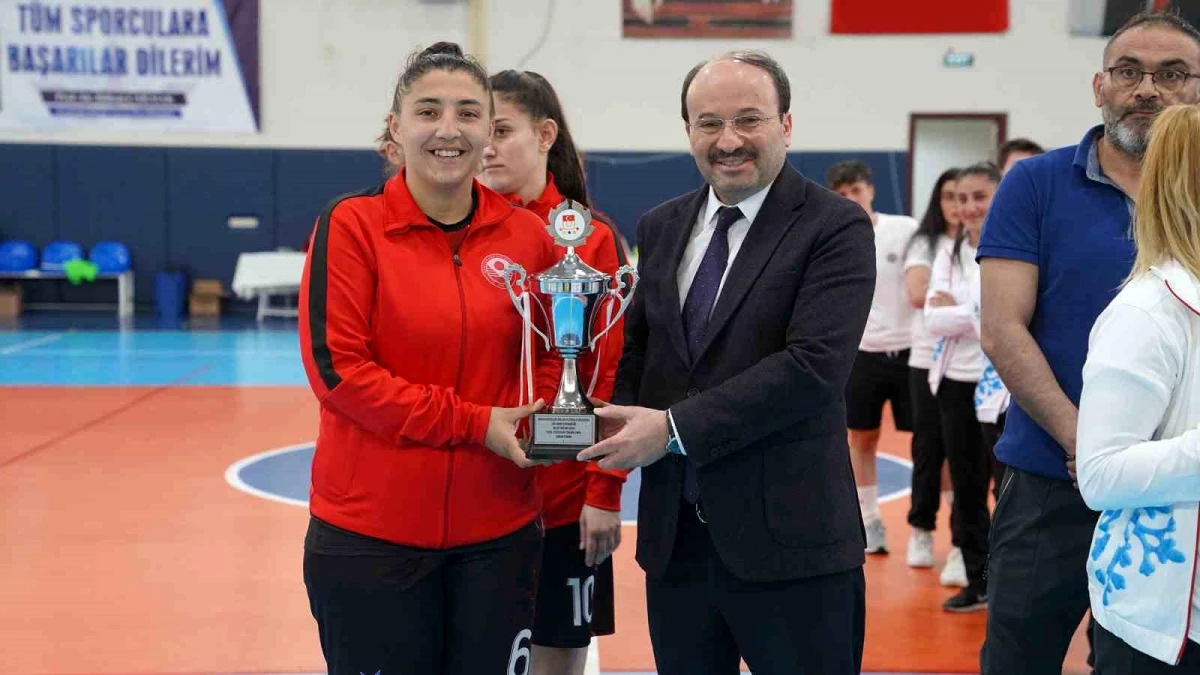 Erzurum Teknik Üniversitesi ev sahipliğinde düzenlenen Salon Futbolu Bölgesel Lig müsabakalarında Kadınlar kategorisinde sonuçlar belli oldu