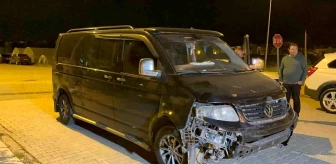 Uşak'ta Minibüs ile Hafif Ticari Araç Çarpıştı: Karı Koca Yaralandı