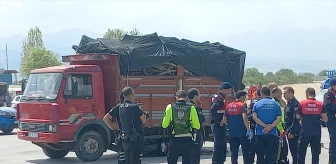 Ödemiş'te kamyon ile motosiklet çarpıştı: 1 bekçi hayatını kaybetti