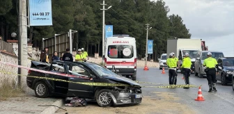 İzmir Buca'da Otomobil Kazası: 1 Ölü, 2 Yaralı