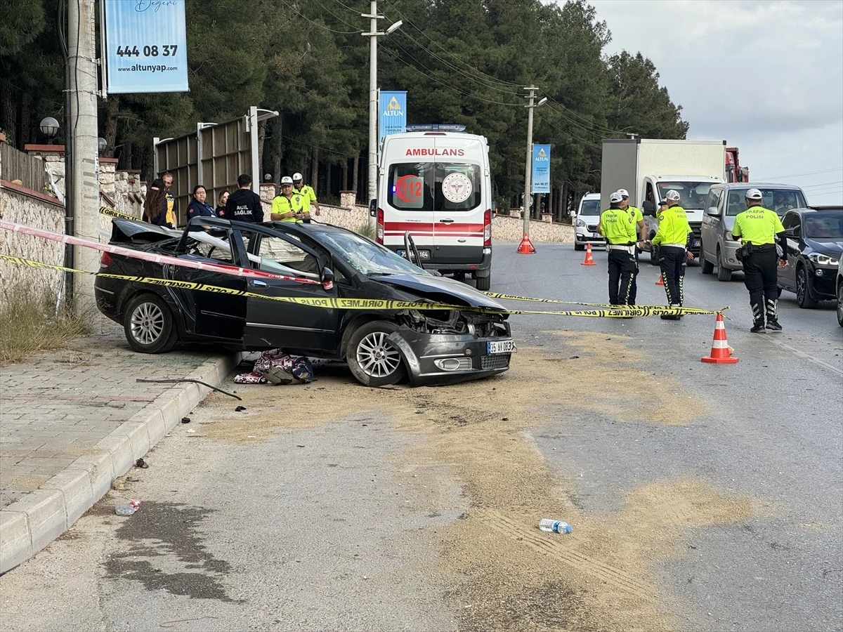İzmir Buca\'da Otomobil Kazası: 1 Ölü, 2 Yaralı