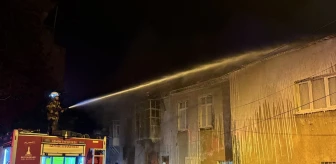 İzmir Konak'ta çıkan yangın itfaiye ekiplerince söndürüldü