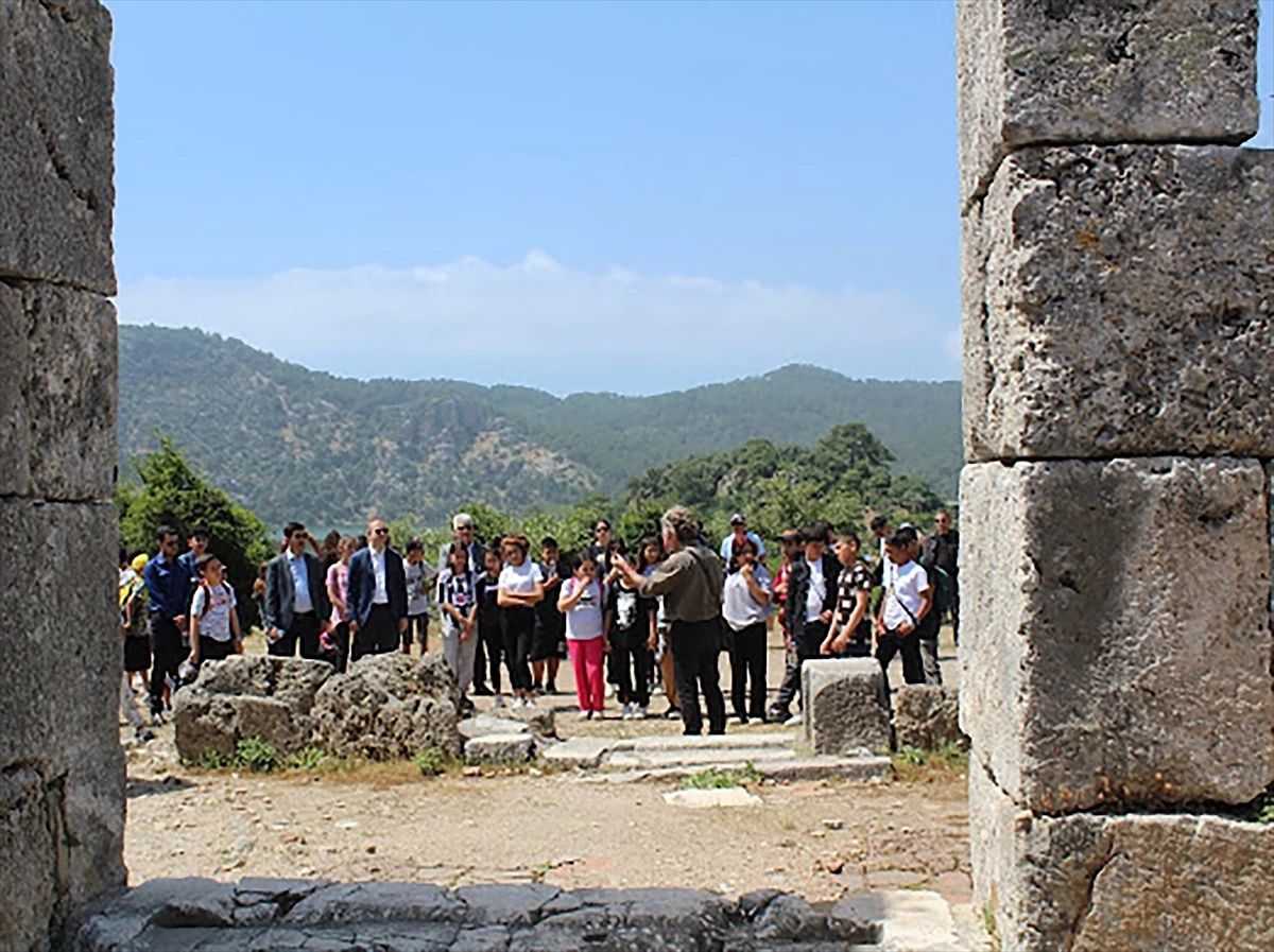 Muğla\'da Turizm Haftası etkinlikleri kapsamında öğrenciler Kaunos Antik Kenti\'ni gezdi