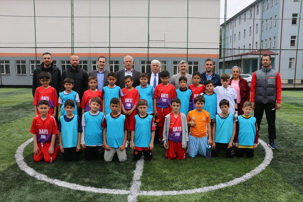 Trabzon Of ilçesinde ilkokullar arası futbol turnuvası düzenlendi
