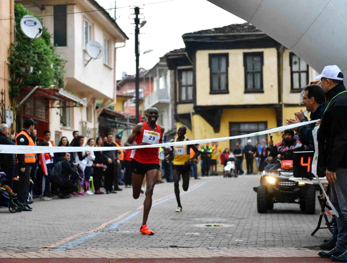 Bursa\'da Osmangazi Tarihi Kent Koşusu Sebebiyle Yollar Kapatılacak