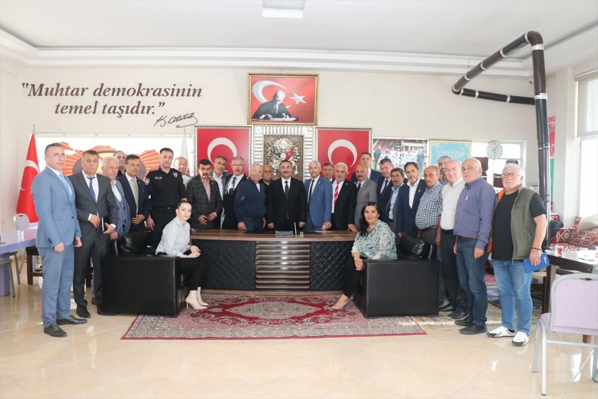 Samsun Emniyet Müdürü Ahmet Arıbaş, Samsun Muhtarlar Derneği Başkanı Mustafa Öztürk\'ü ziyaret etti