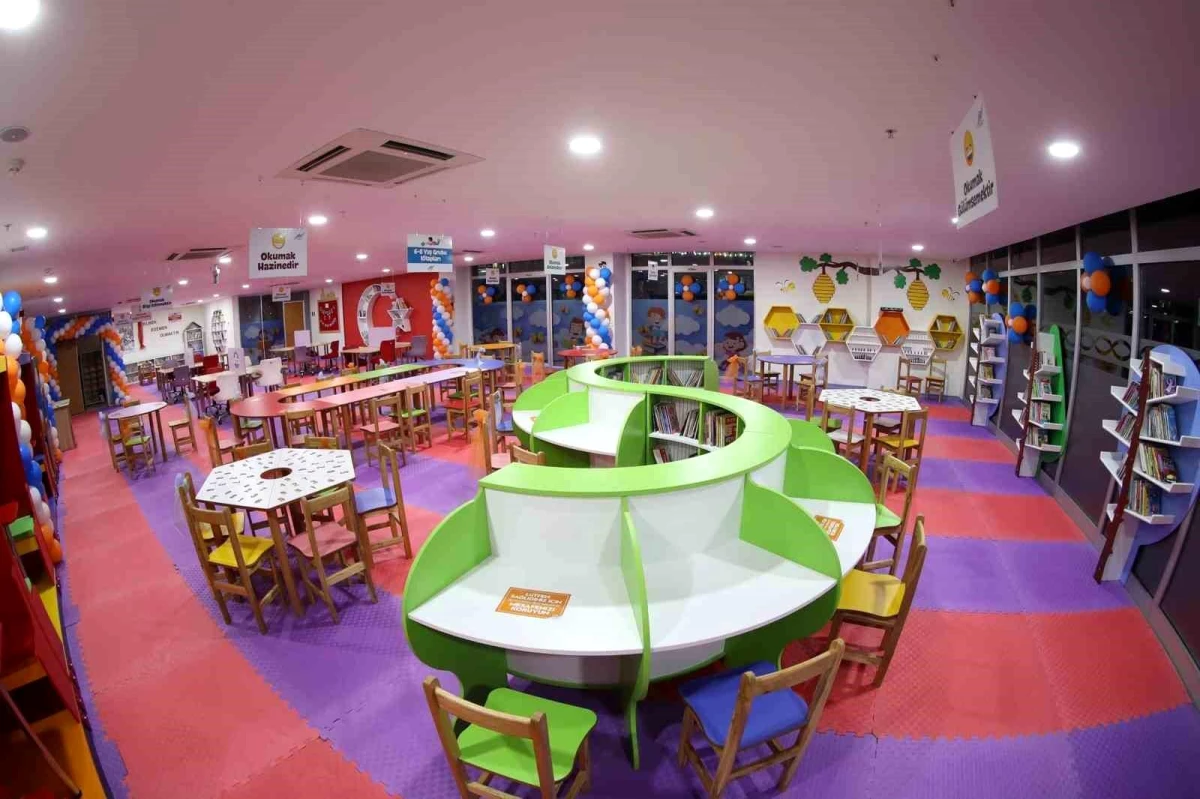 Sultangazi Belediyesi Çocuk Kütüphanesi\'nde Renkli Etkinlikler