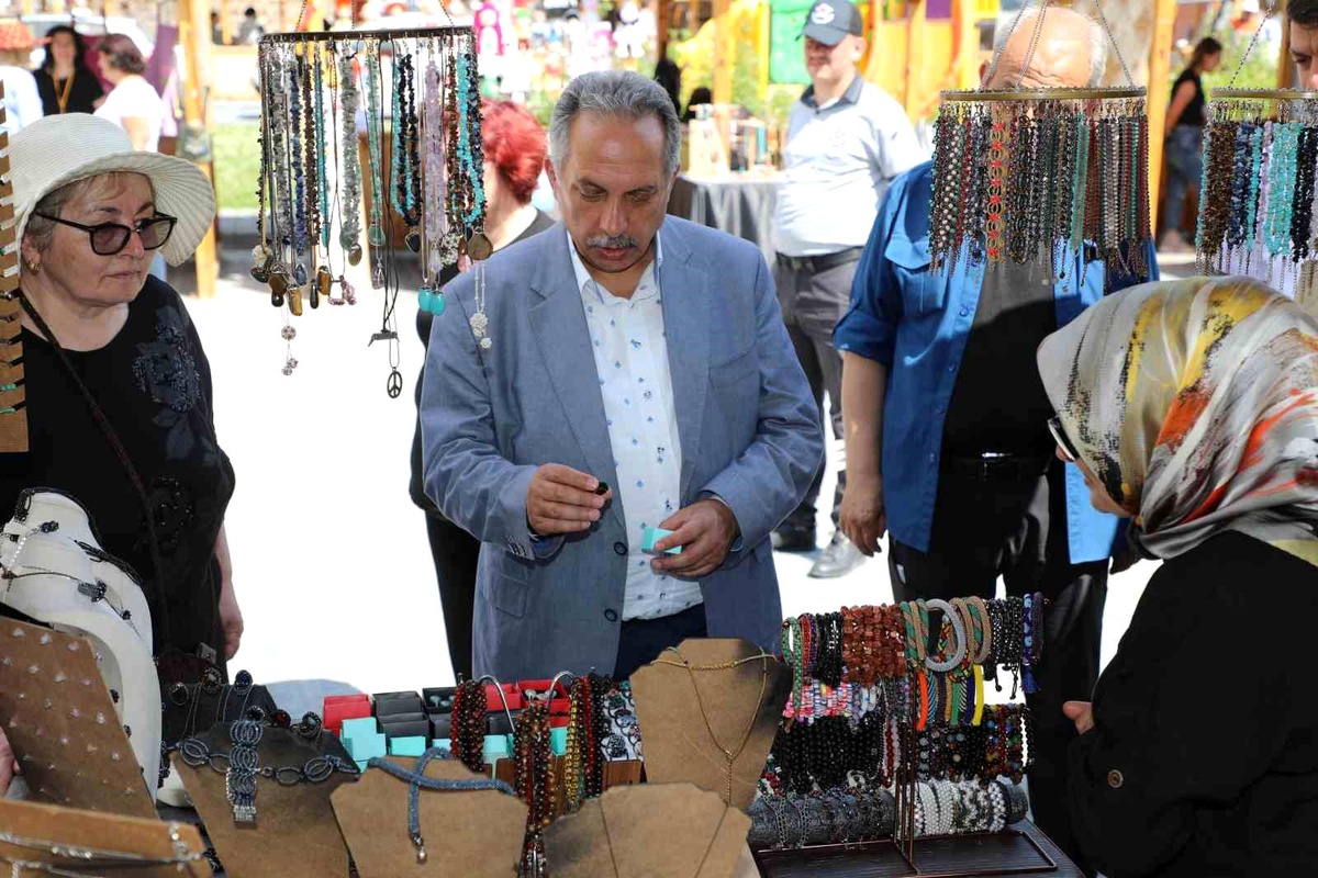 Talas\'ta Maharetli Eller Kadın Üretici Pazarı Açılıyor