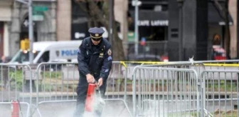 Trump'ın duruşmasının yapıldığı mahkeme önünde bir kişi kendini ateşe verdi