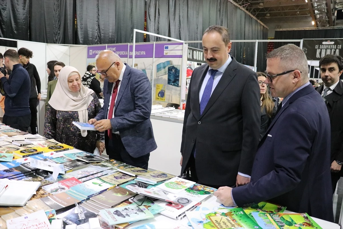 Türkiye\'nin Üsküp Büyükelçisi Fatih Ulusoy, Üsküp Kitap Fuarı\'na katıldı