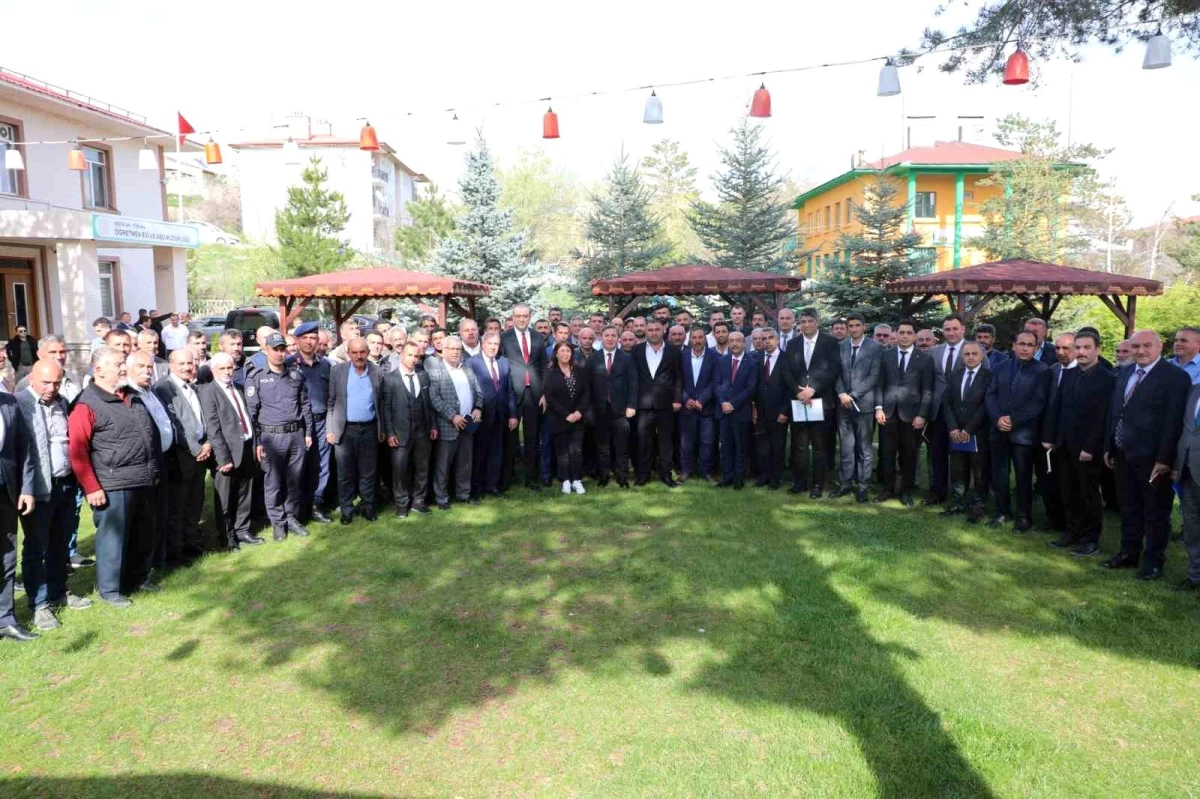 Erzincan Valisi Hamza Aydoğdu, Tercan ilçesinde muhtarlarla bir araya geldi