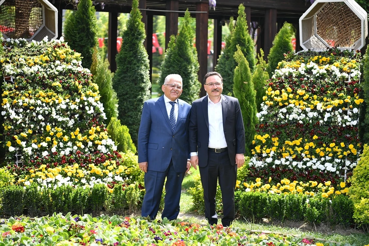 Vali Gökmen Çiçek, Büyükşehir Belediye Başkanı Memduh Büyükkılıç\'ı ziyaret etti