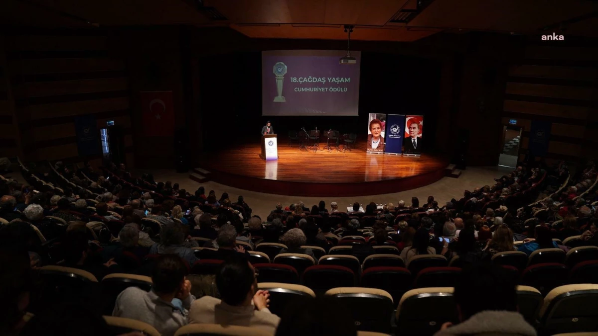 Ayşe Kulin\'e Çağdaş Yaşam Cumhuriyet Ödülü Verildi