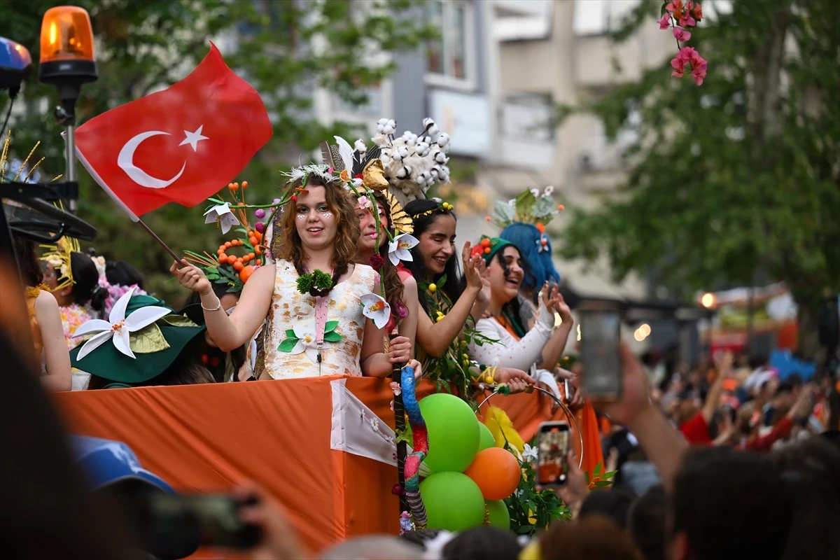 Adana\'da 12. Uluslararası Portakal Çiçeği Karnavalı düzenlendi