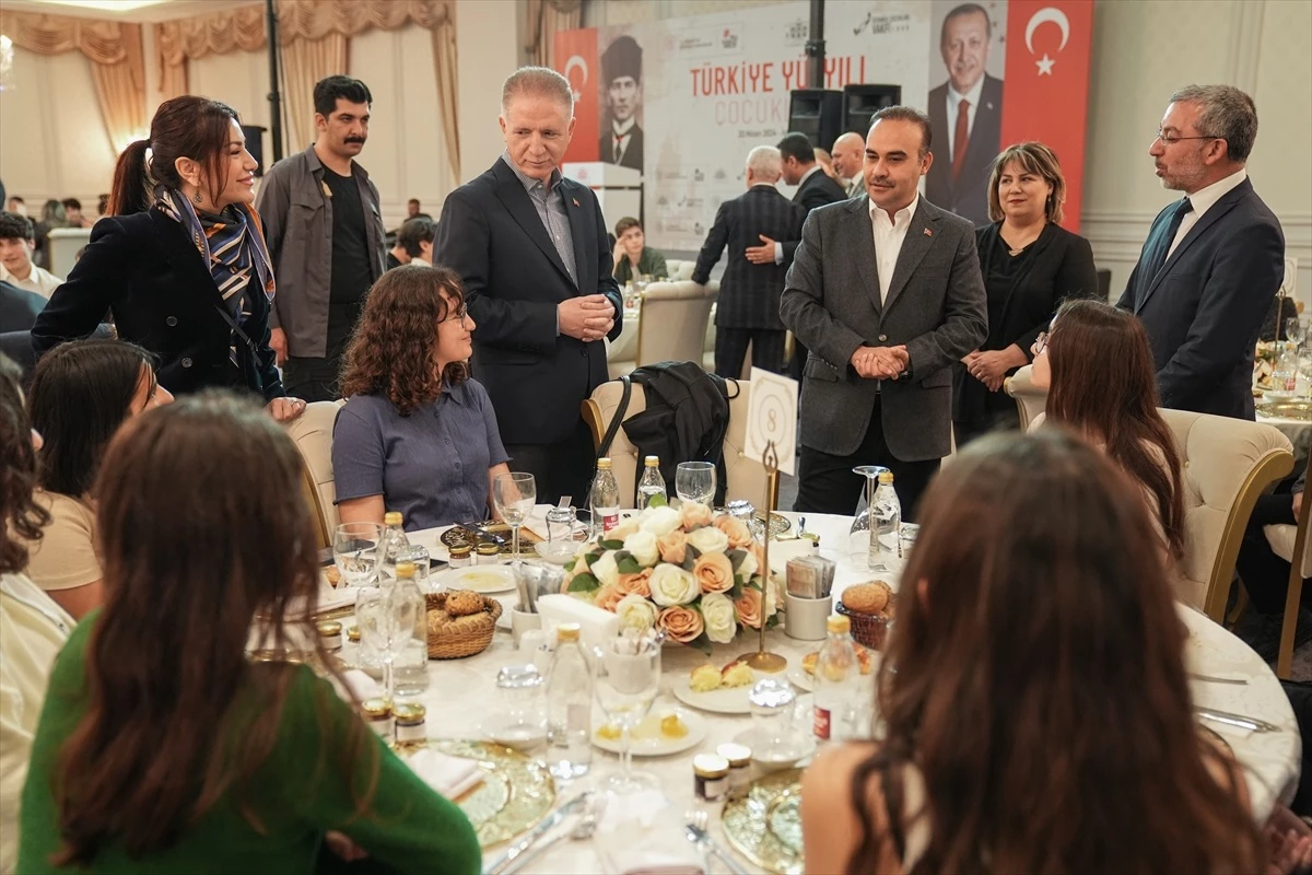 Sanayi ve Teknoloji Bakanı Mehmet Fatih Kacır, Türk gençliğinin potansiyelini vurguladı