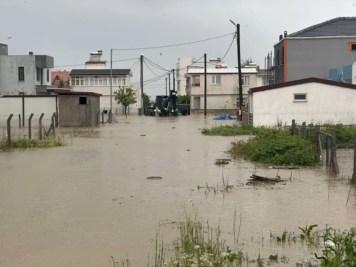 Erdek\'te Şiddetli Yağışlar Sonucu Su Baskınları