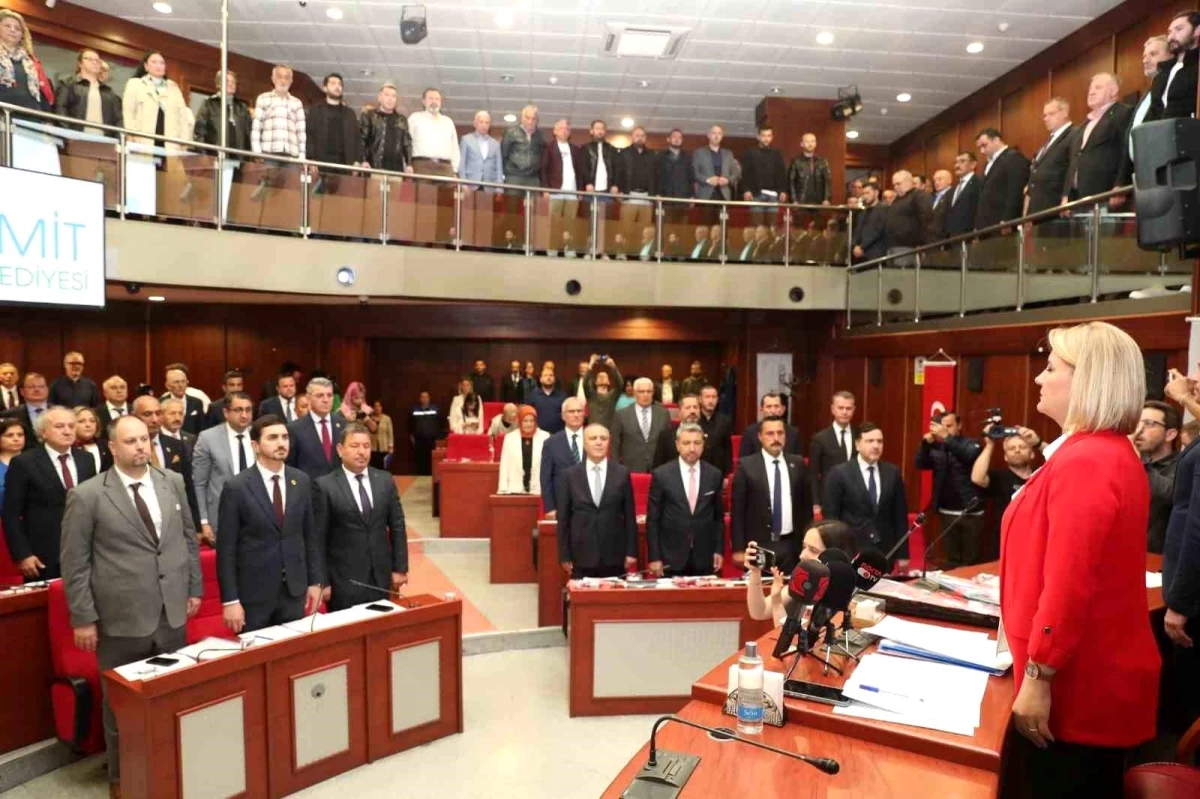 İzmit Belediyesi\'nde Yeni Dönemin İlk Meclis Toplantısı Gerçekleşti