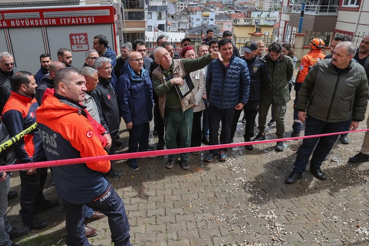 Bursa\'da istinat duvarı çökmesi sonucu 2 kişi yaralandı