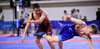 Sivas'ta düzenlenen Cenk İldem U15 Erkekler Grekoromen Güreş Türkiye Şampiyonası sona erdi