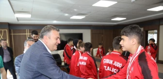 Çubuk Belediye Başkanı Baki Demirbaş, Engelsiz Spor Kulübü sporcularını ziyaret etti