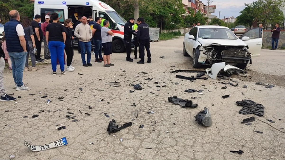 Edirne\'de 14 yaşındaki çocuğun kullandığı otomobilin karıştığı kazada 3 kişi yaralandı