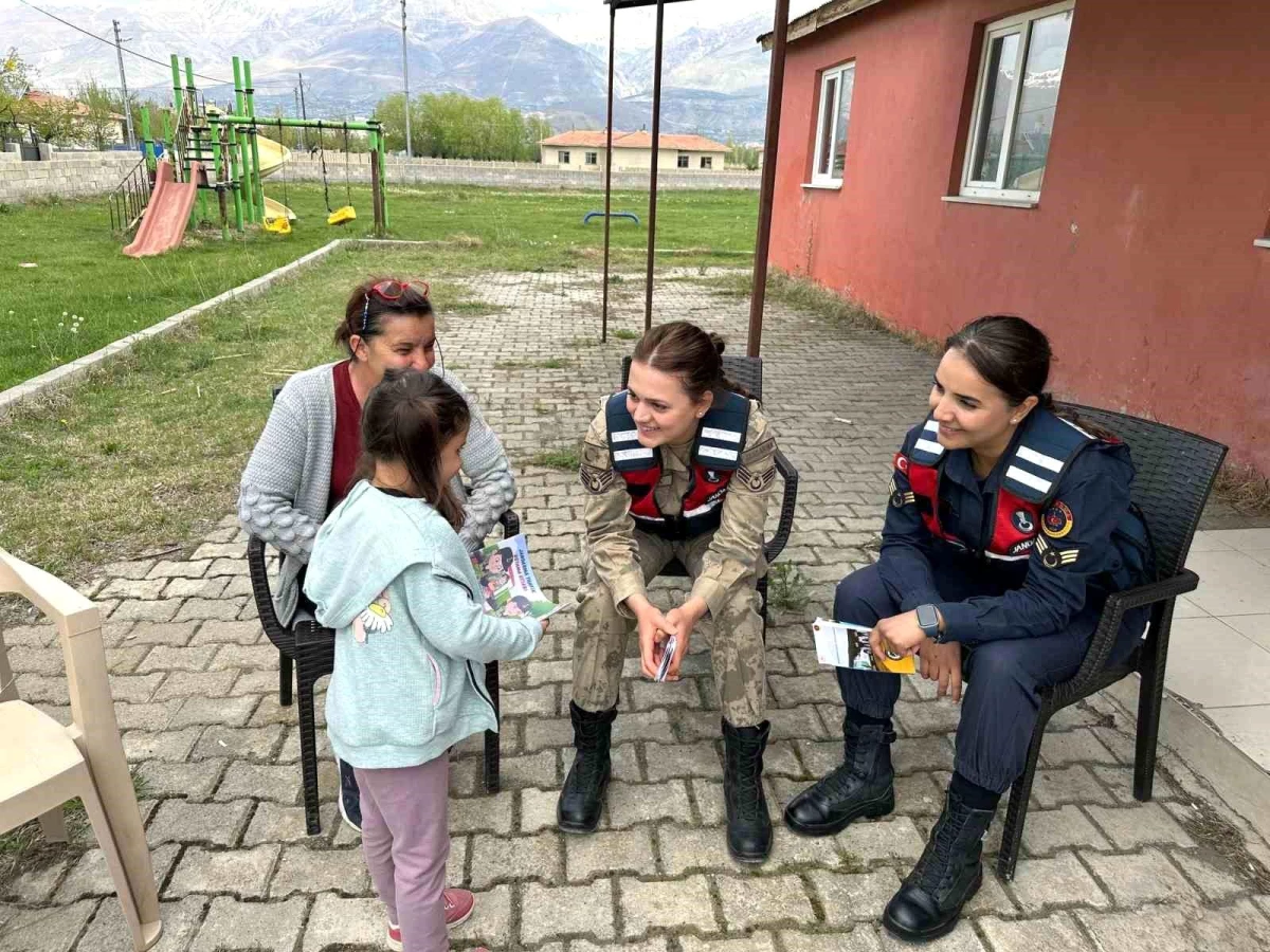 Erzincan\'da jandarma ekipleri bilgilendirme faaliyeti gerçekleştirdi