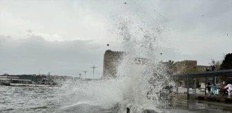 Sinop Sahilinde Fırtına Nedeniyle Yüksek Dalgalara Karşı Önlem Alındı