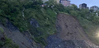 Gaziosmanpaşa'da Toprak Kayması Sonucu Tahliye Edilen Binaların Durumu Görüntülendi