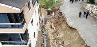 Gemlik'te Yağmur Sonucu İstinat Duvarı Çöktü: 2 Yaralı, 2 Araç Hasar Gördü