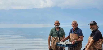 İznik Gölü'nde Gümüş Balığı Sezonu Bereketli Başladı