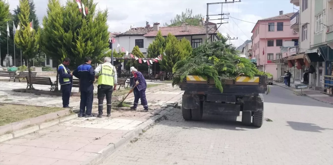 Hanönü Belediyesi Park ve Bahçelerde Bakım Çalışması Başlattı