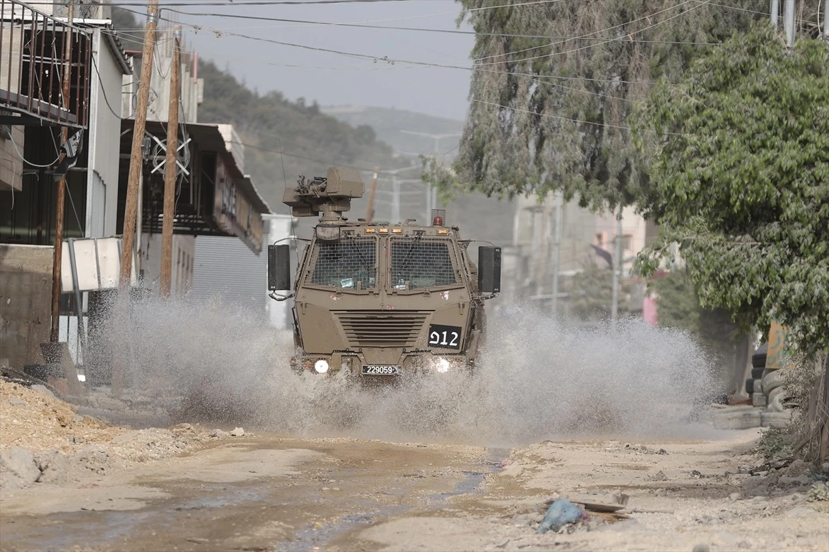İsrail ordusu Tulkerim\'deki mülteci kampına baskınını üçüncü gününde sürdürüyor